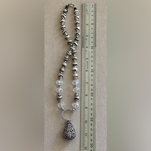 22-1/2 inch Wavy Tibetan Agate Faceted bead necklace NWOT - Picture 6 of 15